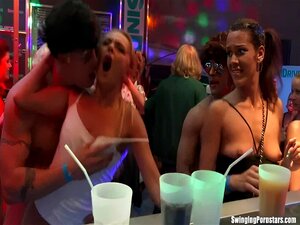 Club Harlots Suck And Fuck Porn