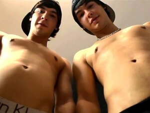 Brača blizanci gay seks