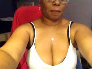 Pretty Ebony Webcam