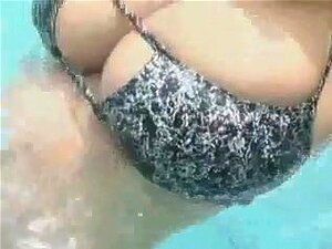 Sex u vodi porno